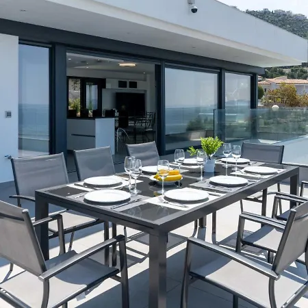 Kaia By Interhome Roses