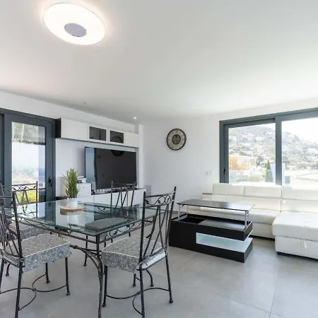 Kaia By Interhome Roses