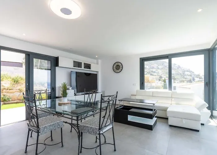 Kaia By Interhome Ρόζες